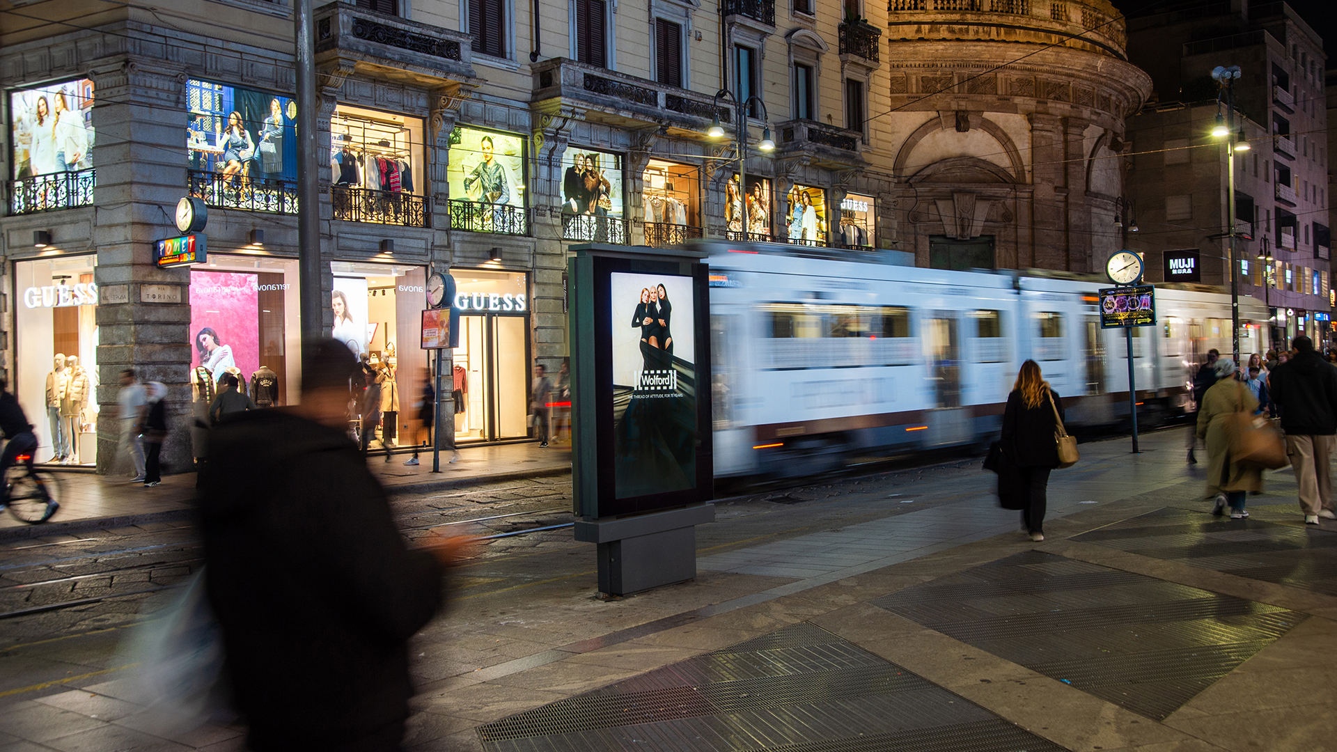 Bus Shelter Advertising MUPI Advertising