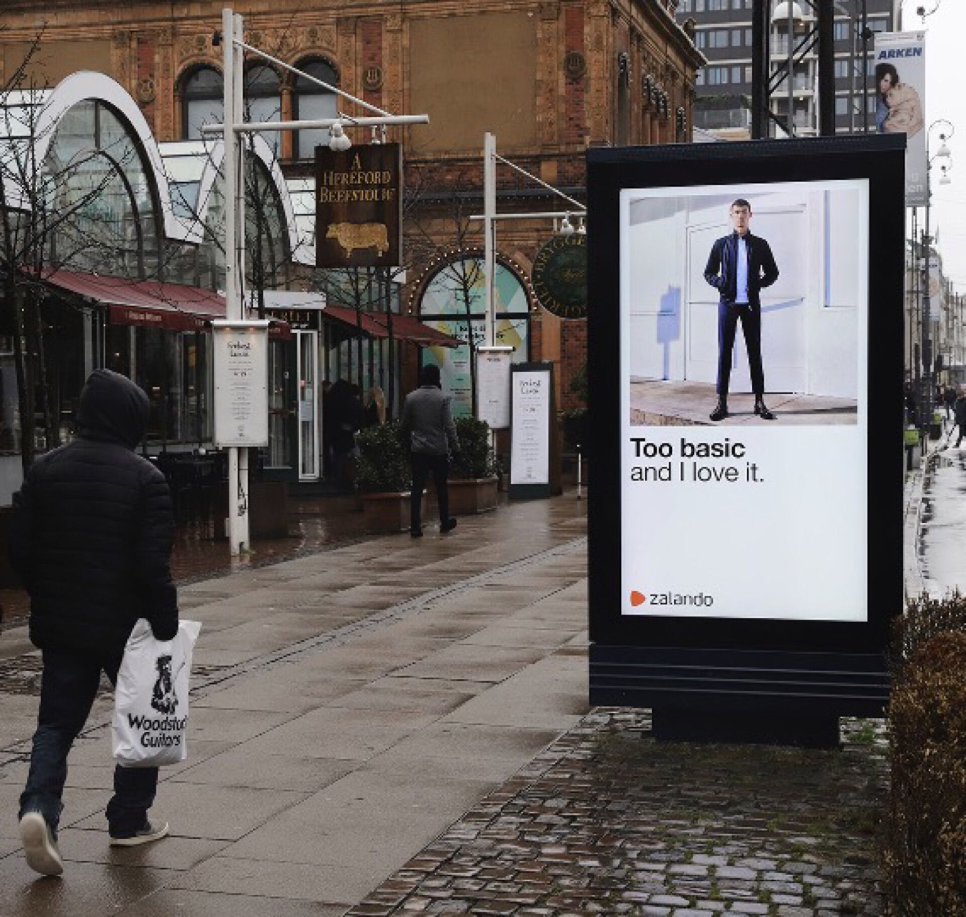 Digital MUPI network in Amsterdam - Pack London out-of-home advertising
