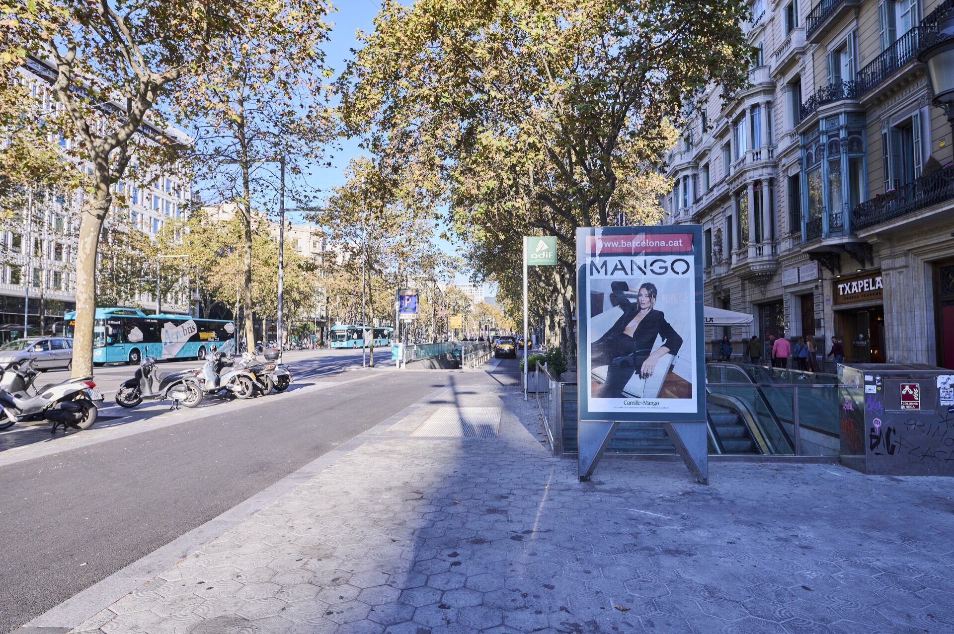 6-Sheet Network in Barcelona - Pack London out-of-home advertising