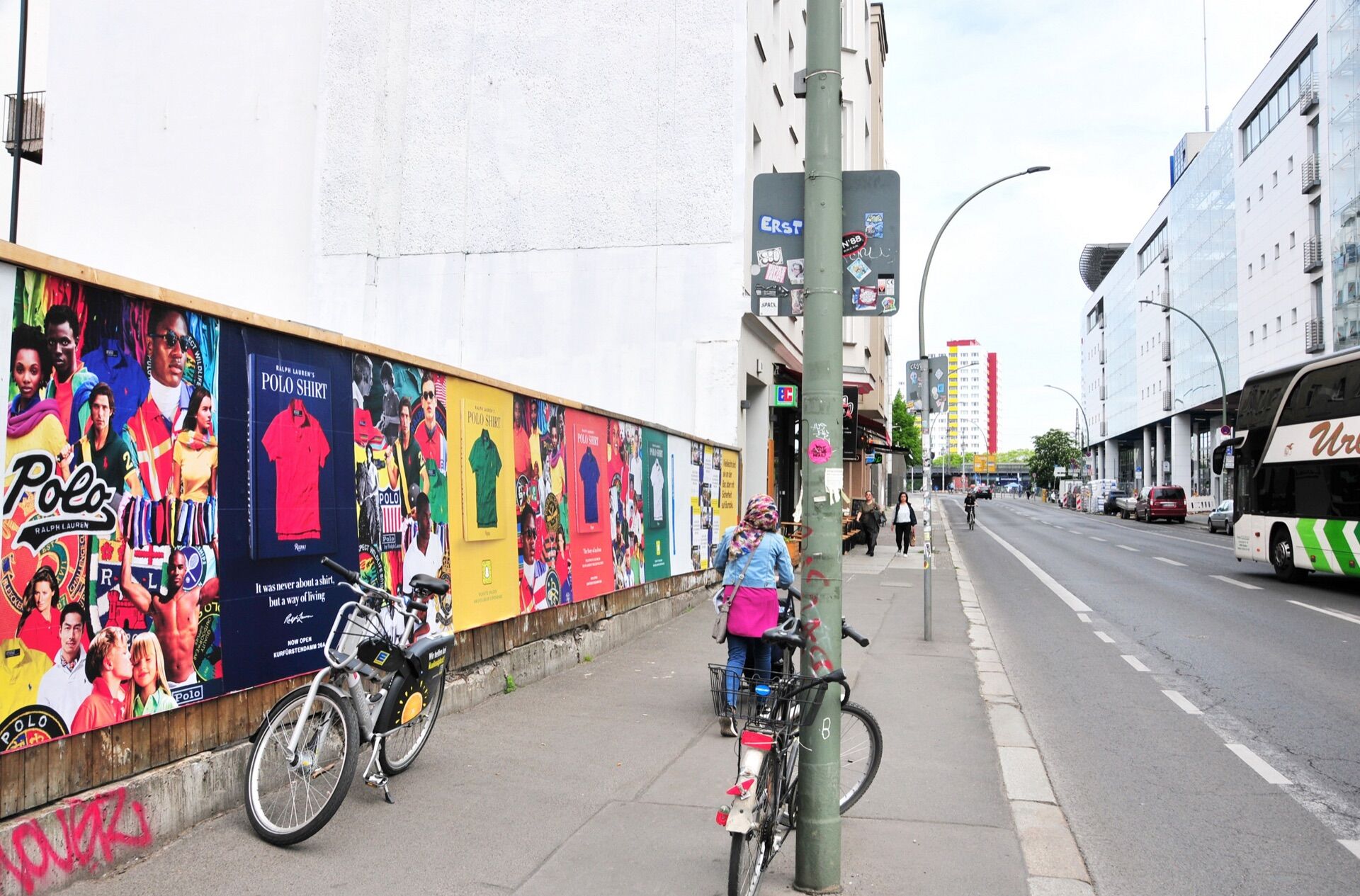 Street Posters - 4/1 in Berlin - Pack London out-of-home advertising