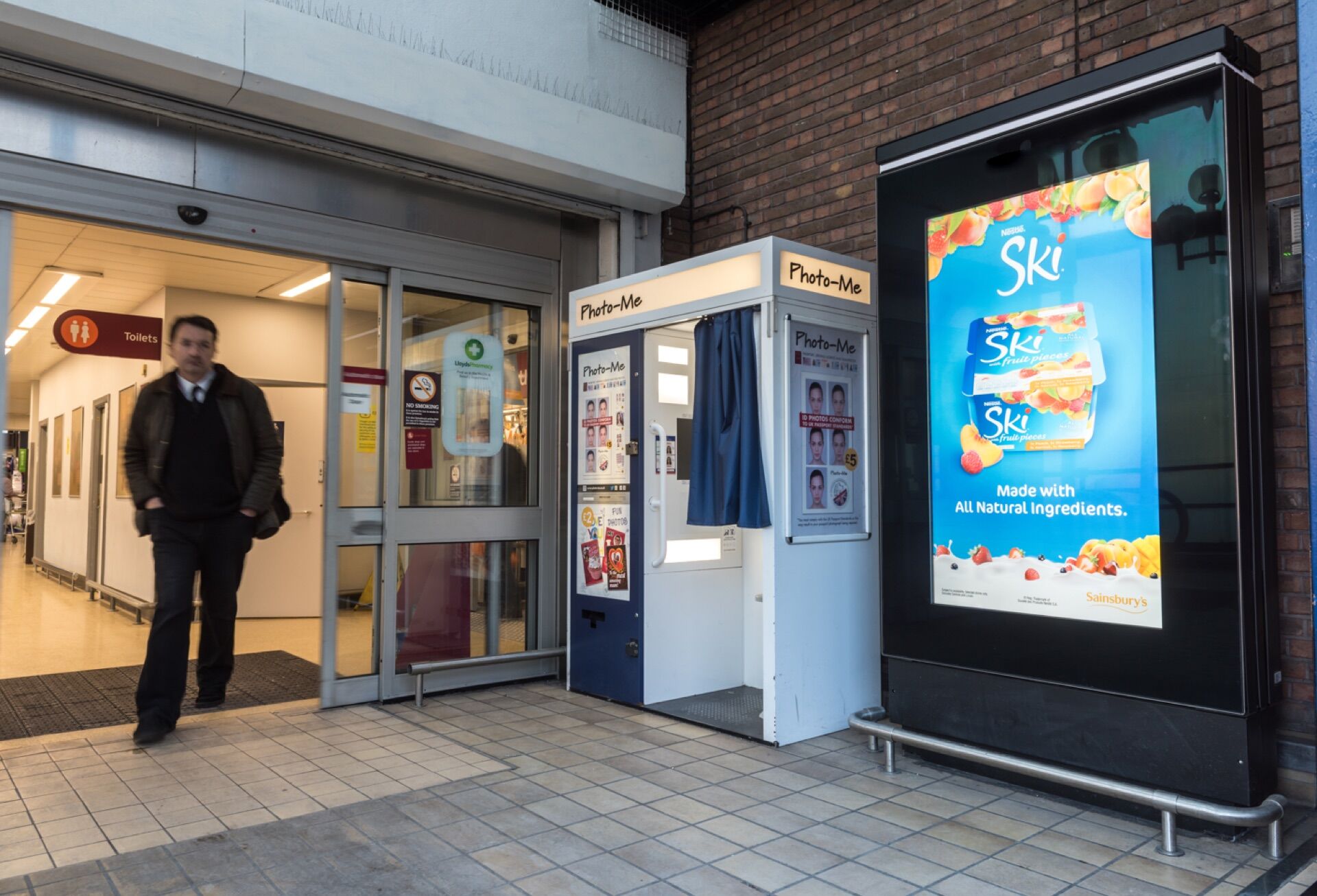 Supermarket Digital 6-Sheet in Brighton - Pack London out-of-home advertising