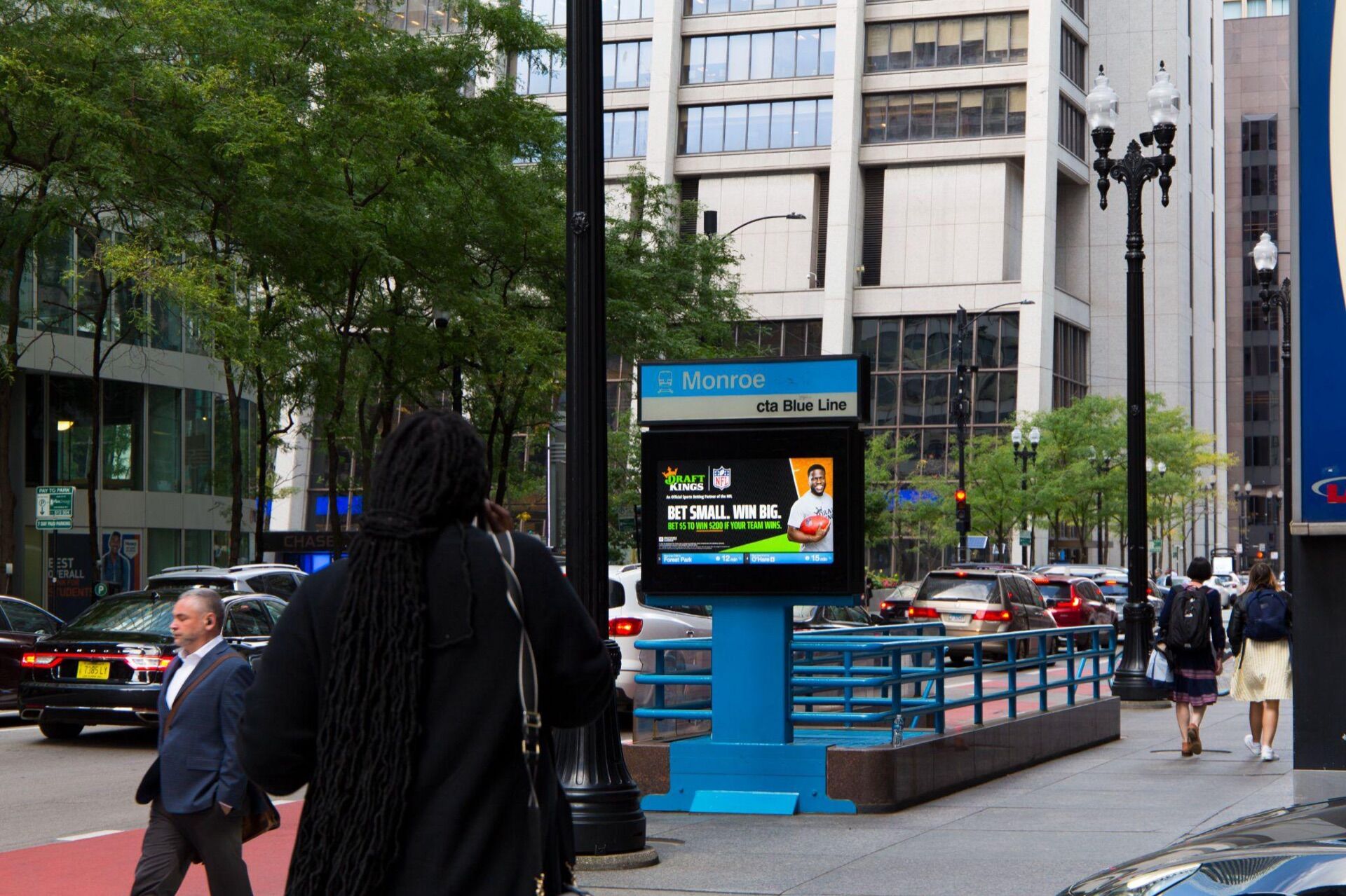 Digital Urban Panels in Chicago - Pack London out-of-home advertising