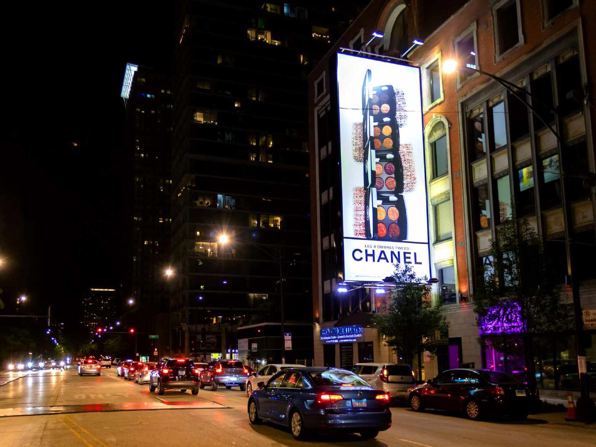 Vertical Spectacular in Chicago - Pack London out-of-home advertising