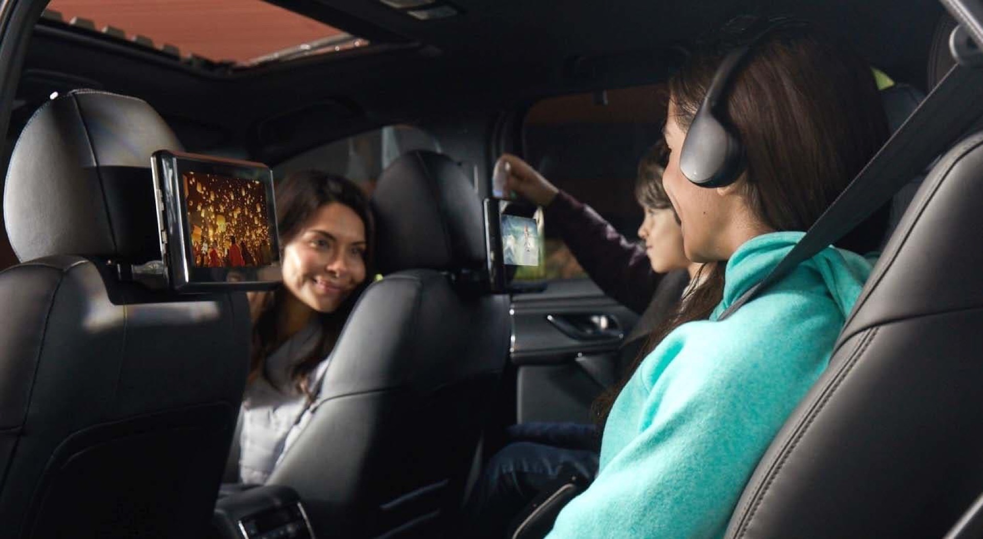 Limousine Taxis in Dubai - Pack London out-of-home advertising