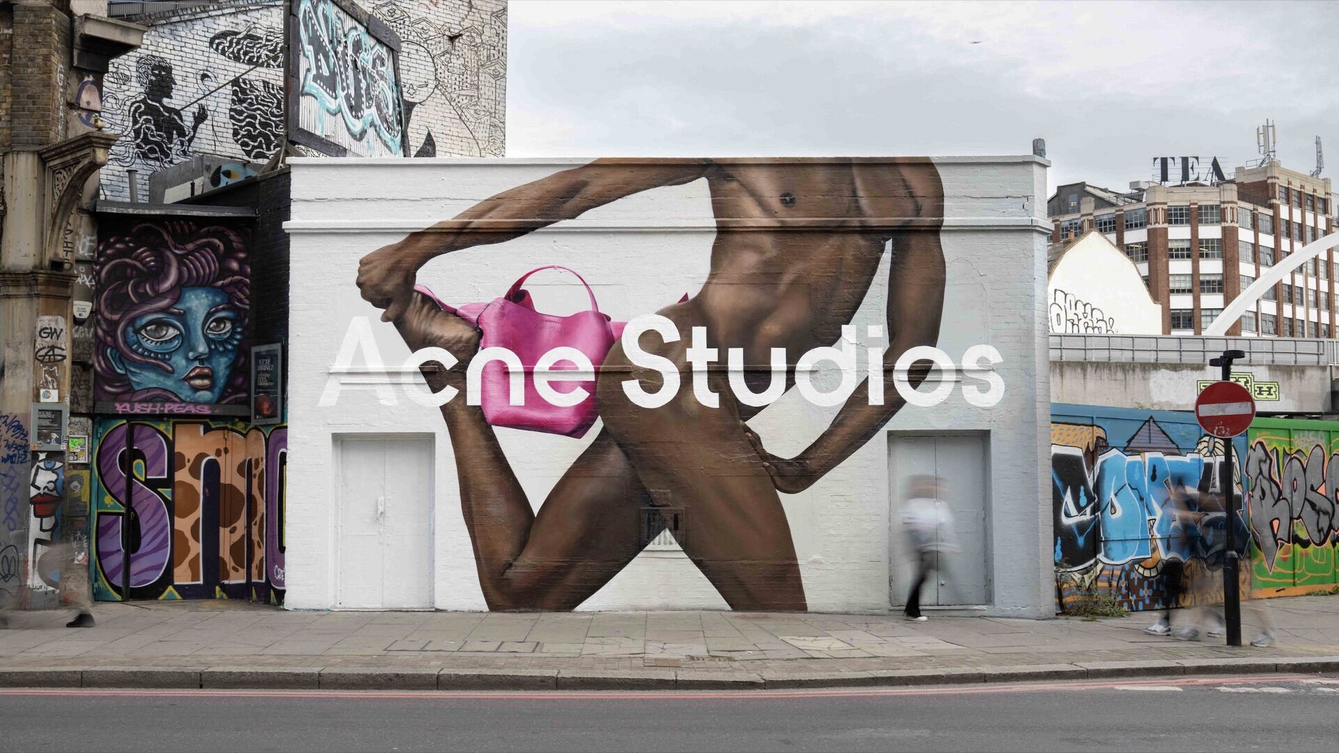 Hand-painted murals in London - Pack London out-of-home advertising