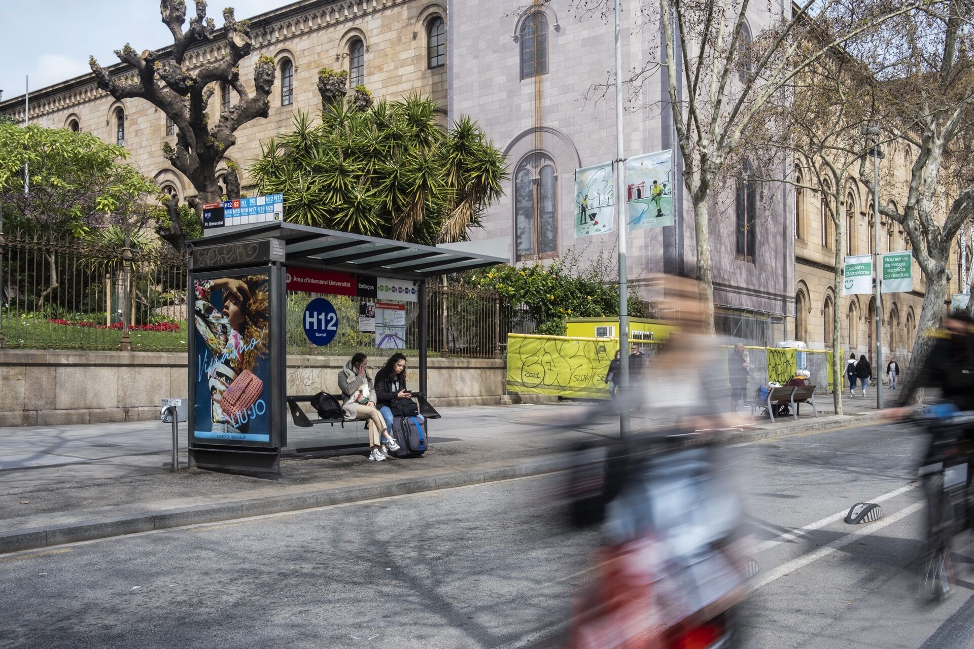 6-Sheet Bus Shelters in Madrid - Pack London out-of-home advertising