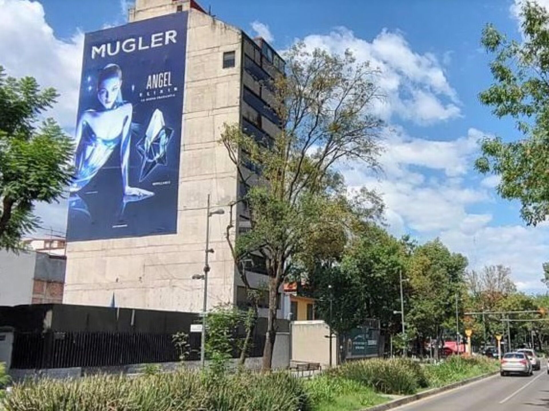 2627-1 - Av. Presidente Masaryk in Mexico City - Pack London out-of-home advertising