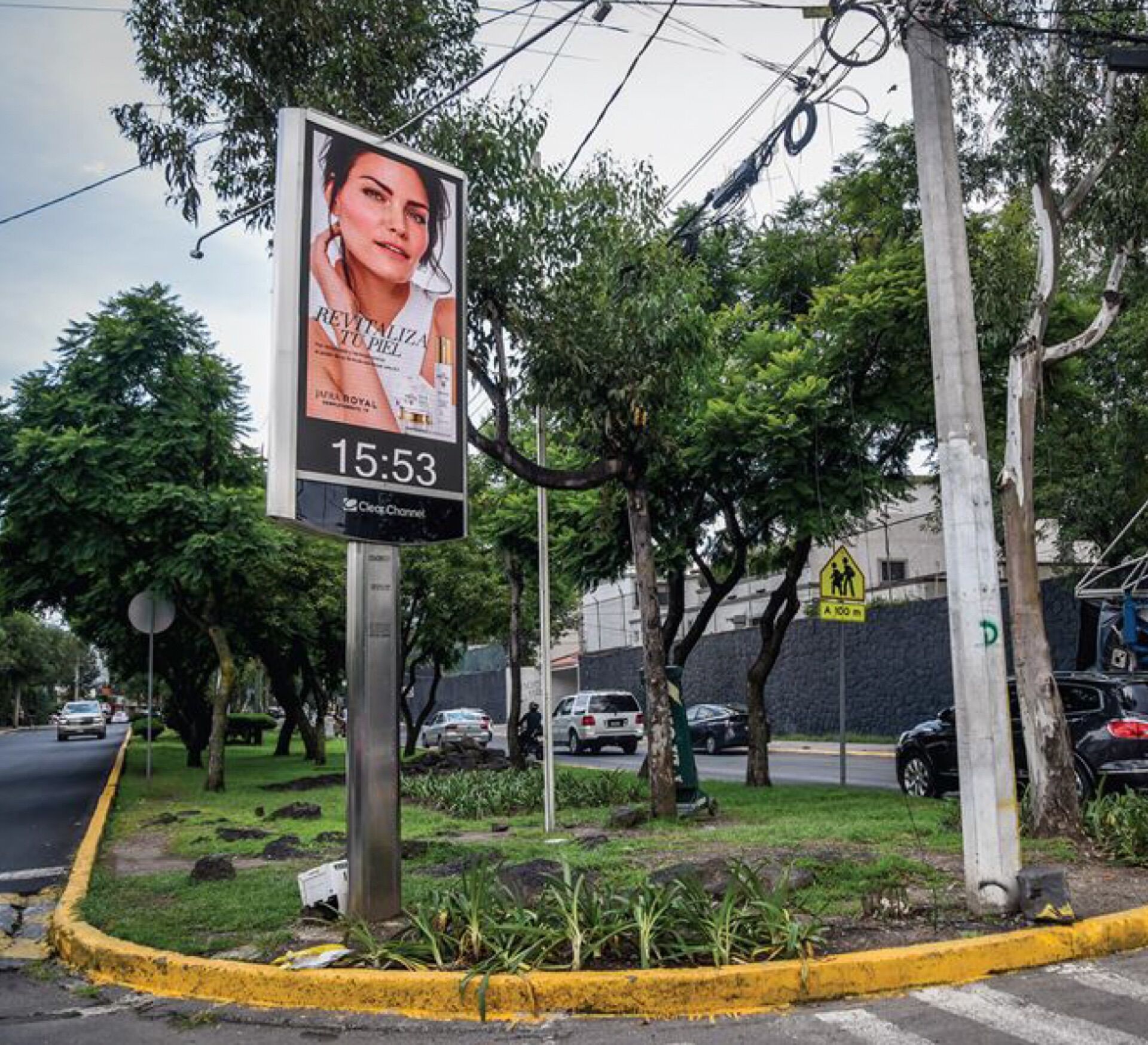 Digital Clocks - DDAOB012 in Mexico City - Pack London out-of-home advertising