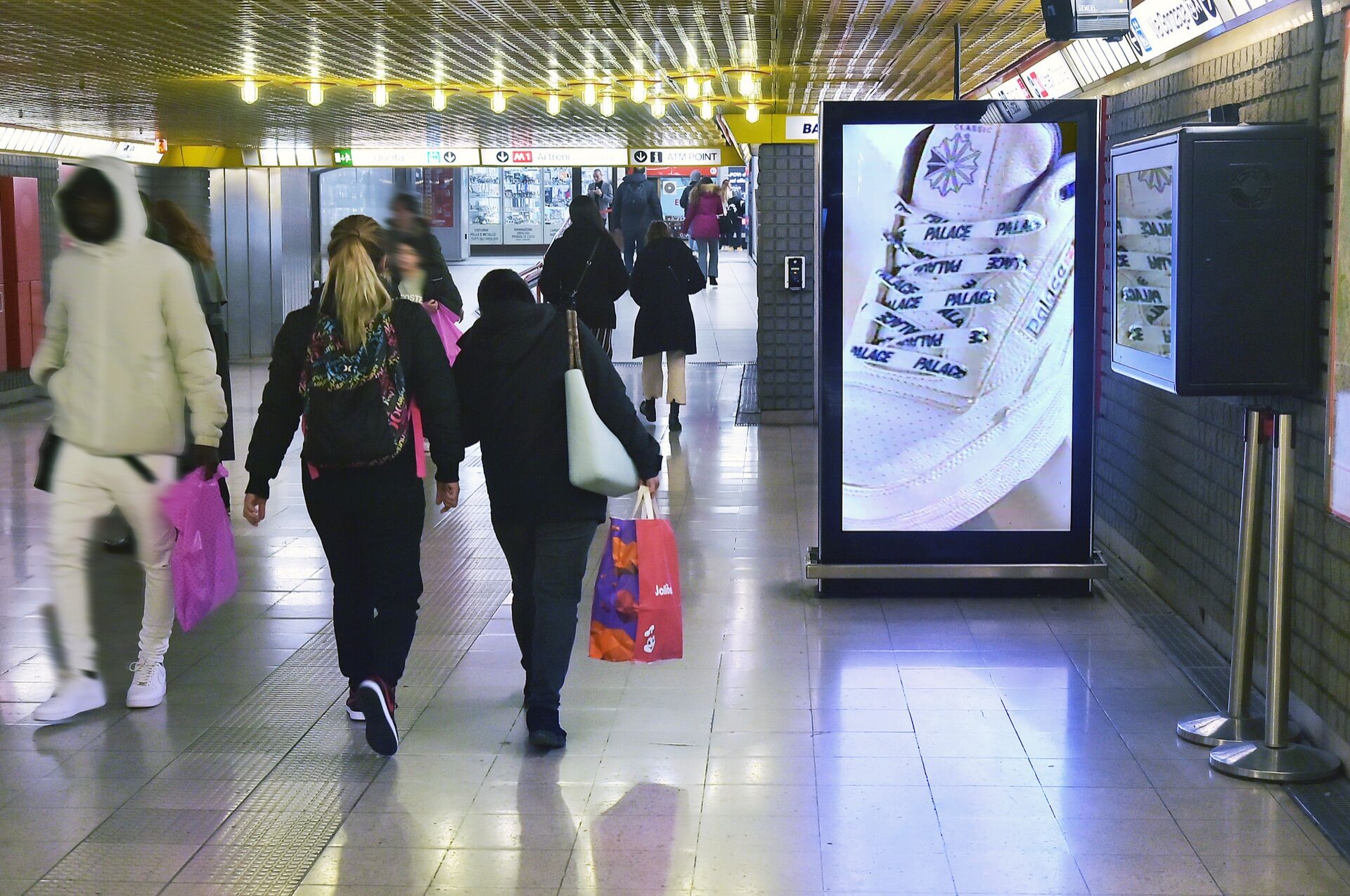 Digital 6-Sheet Network in Milan - Pack London out-of-home advertising