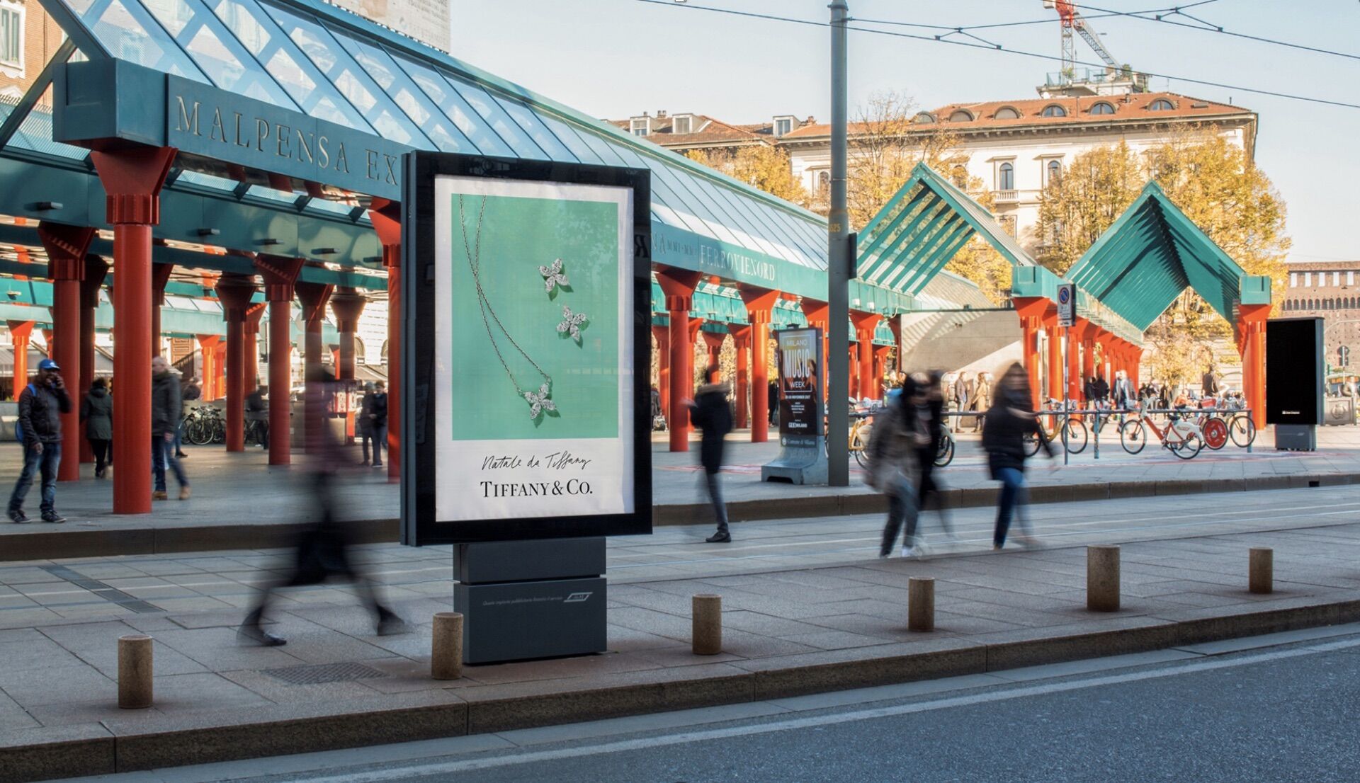 Static or Scrolling 6-Sheet Network in Milan - Pack London out-of-home advertising