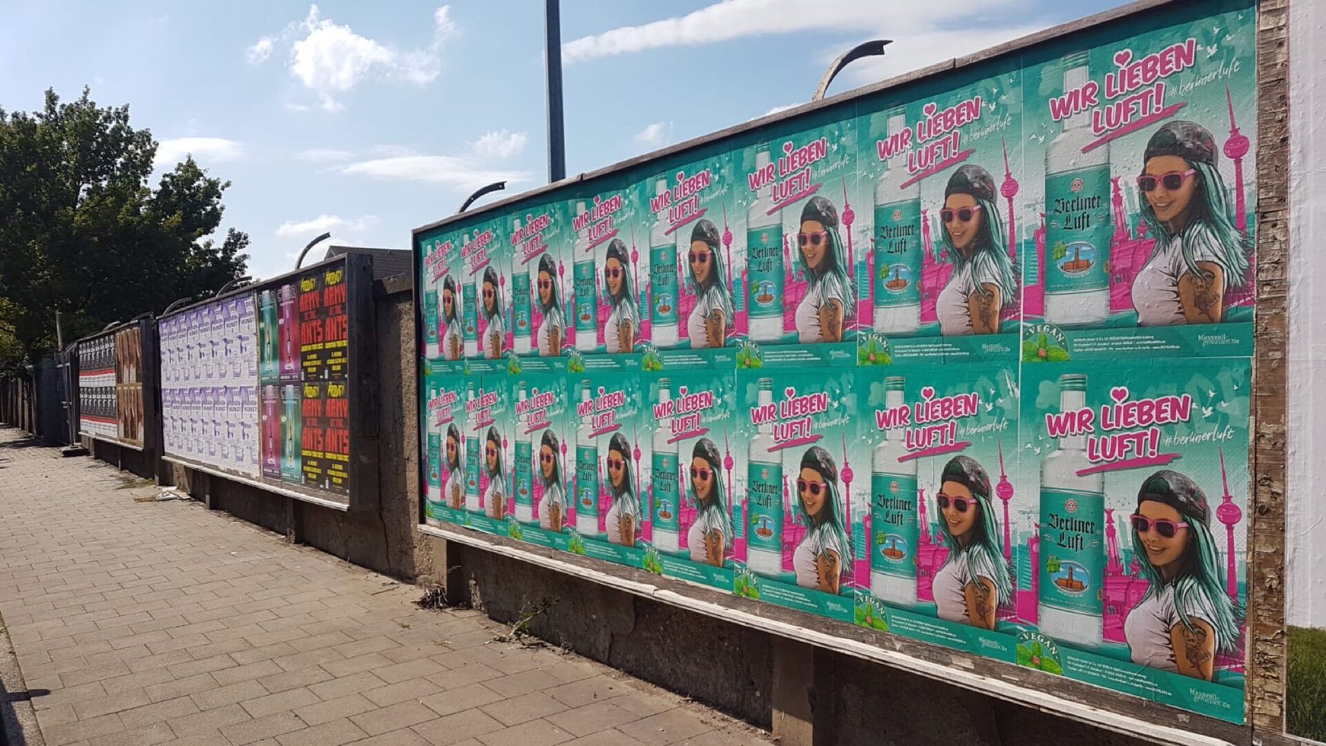 Street Posters in Munich - Pack London out-of-home advertising