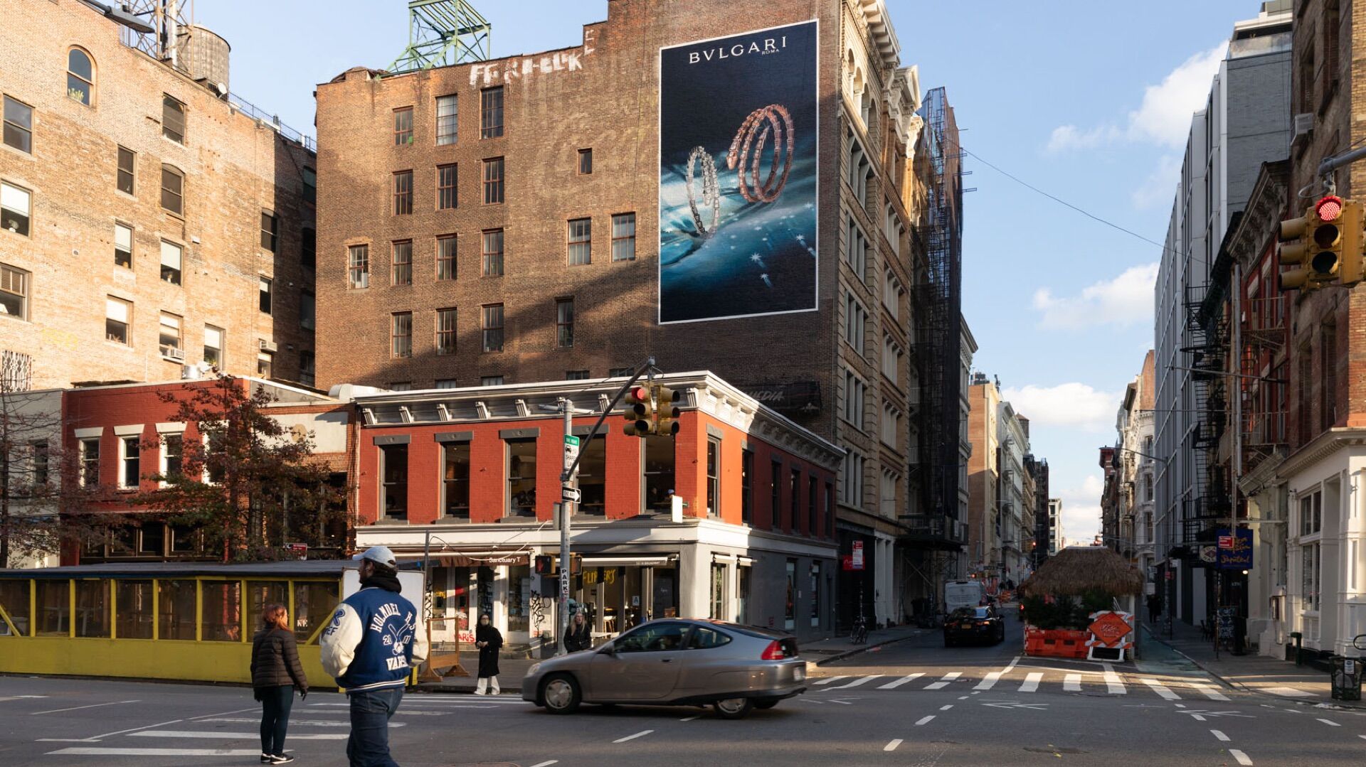Hand Painted Mural in New York - Pack London out-of-home advertising
