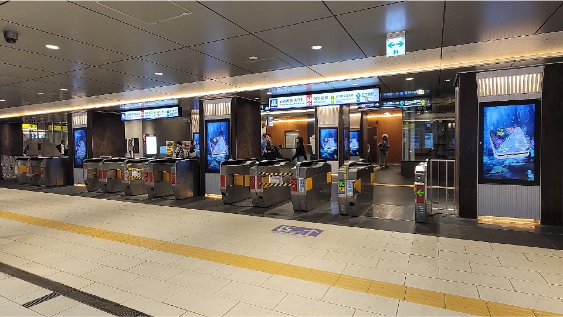 Shinsaibashi Premium Plus - Shinsaibashi Station - Concourse vision in Osaka - Pack London out-of-home advertising