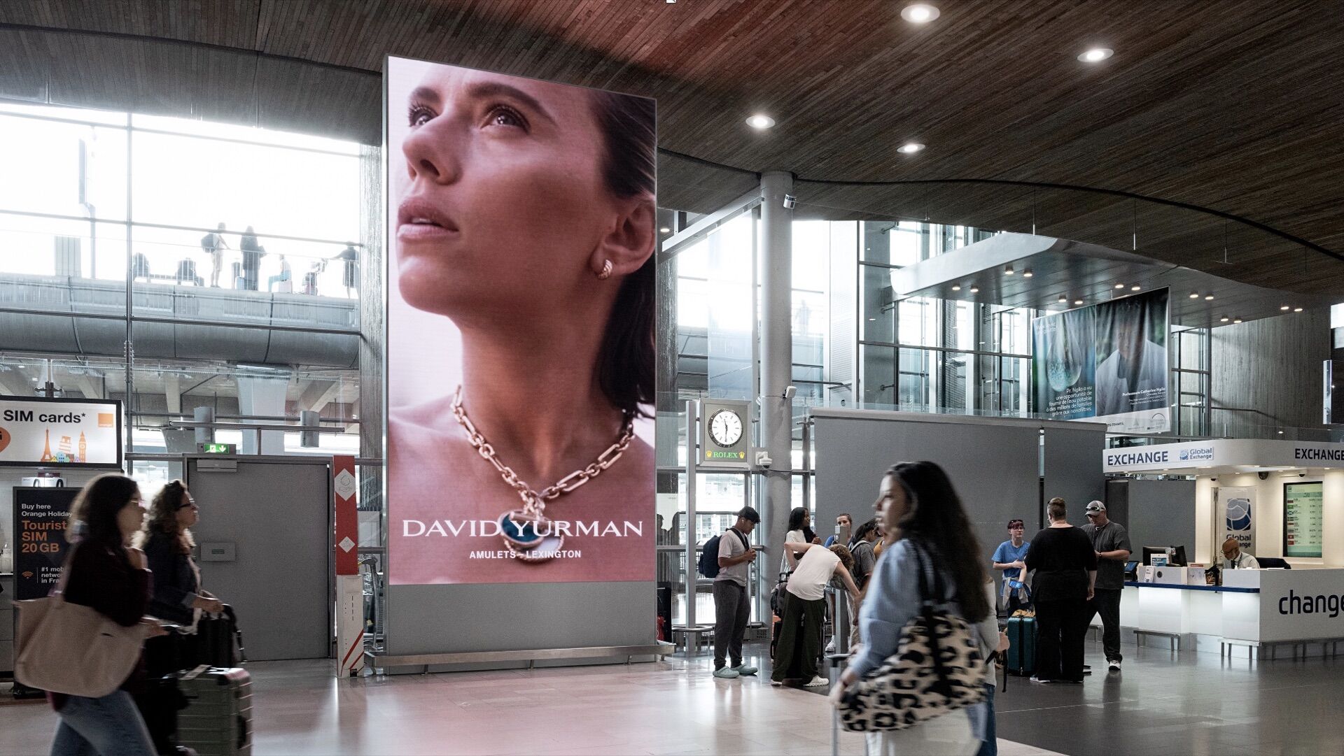 Airport advertising in Paris - Pack London out-of-home advertising