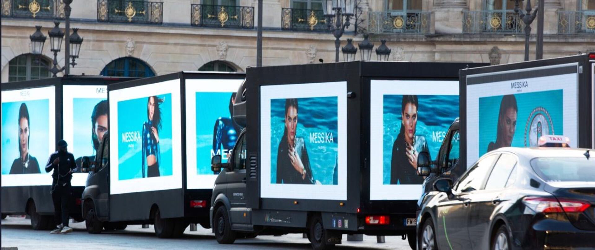 Digital truck advertising in Paris - Pack London out-of-home advertising