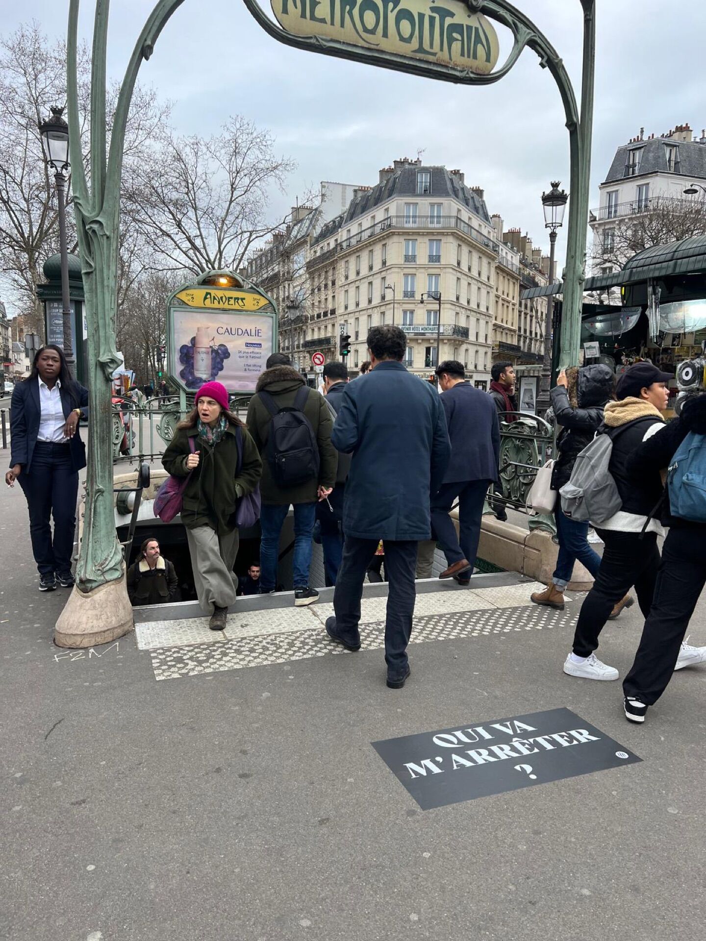 Floor stickers in Paris - Pack London out-of-home advertising