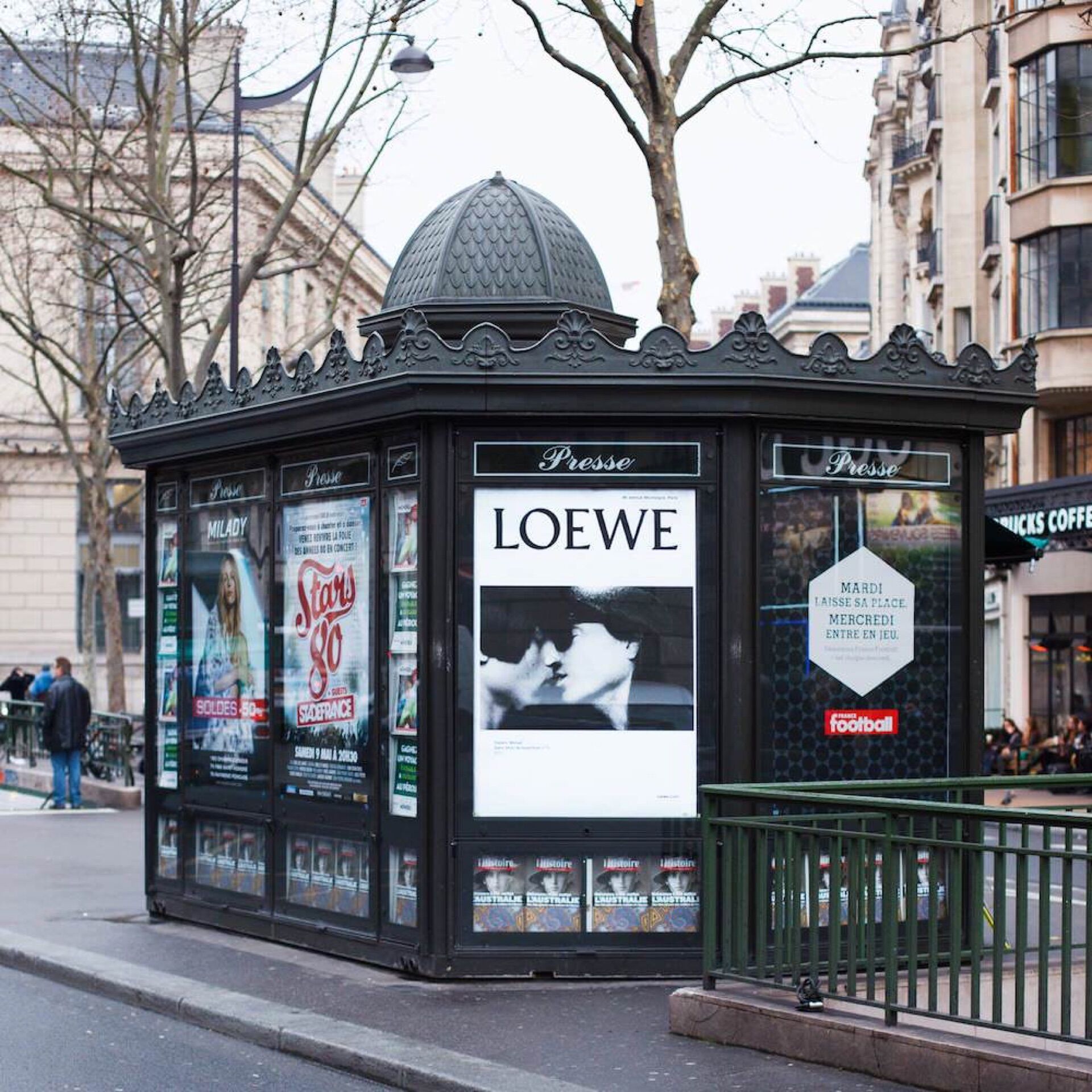 Kiosk networks in Paris - Pack London out-of-home advertising