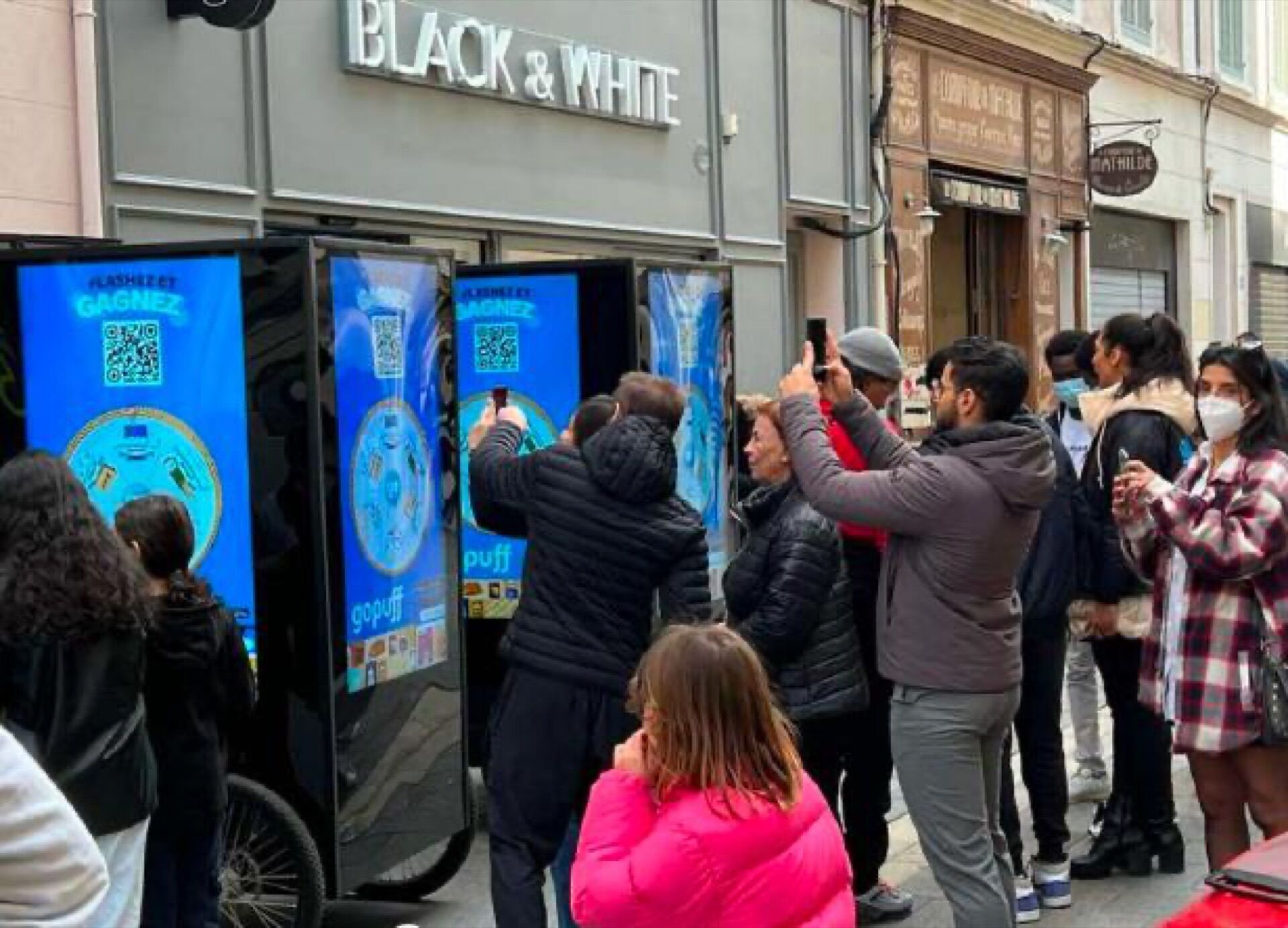 Digital LED bikes in Paris - Pack London out-of-home advertising