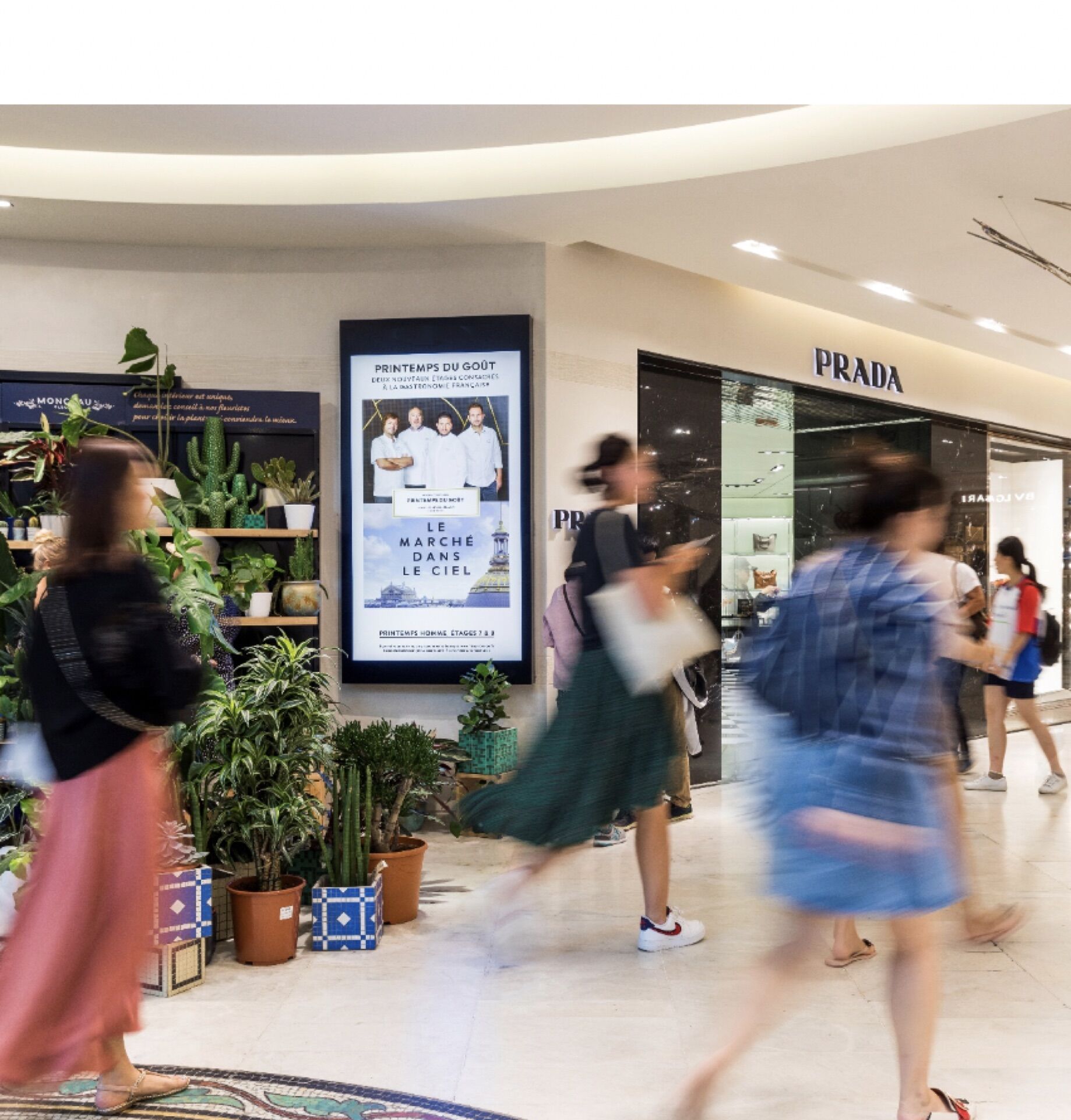 Retail digital networks in Paris - Pack London out-of-home advertising