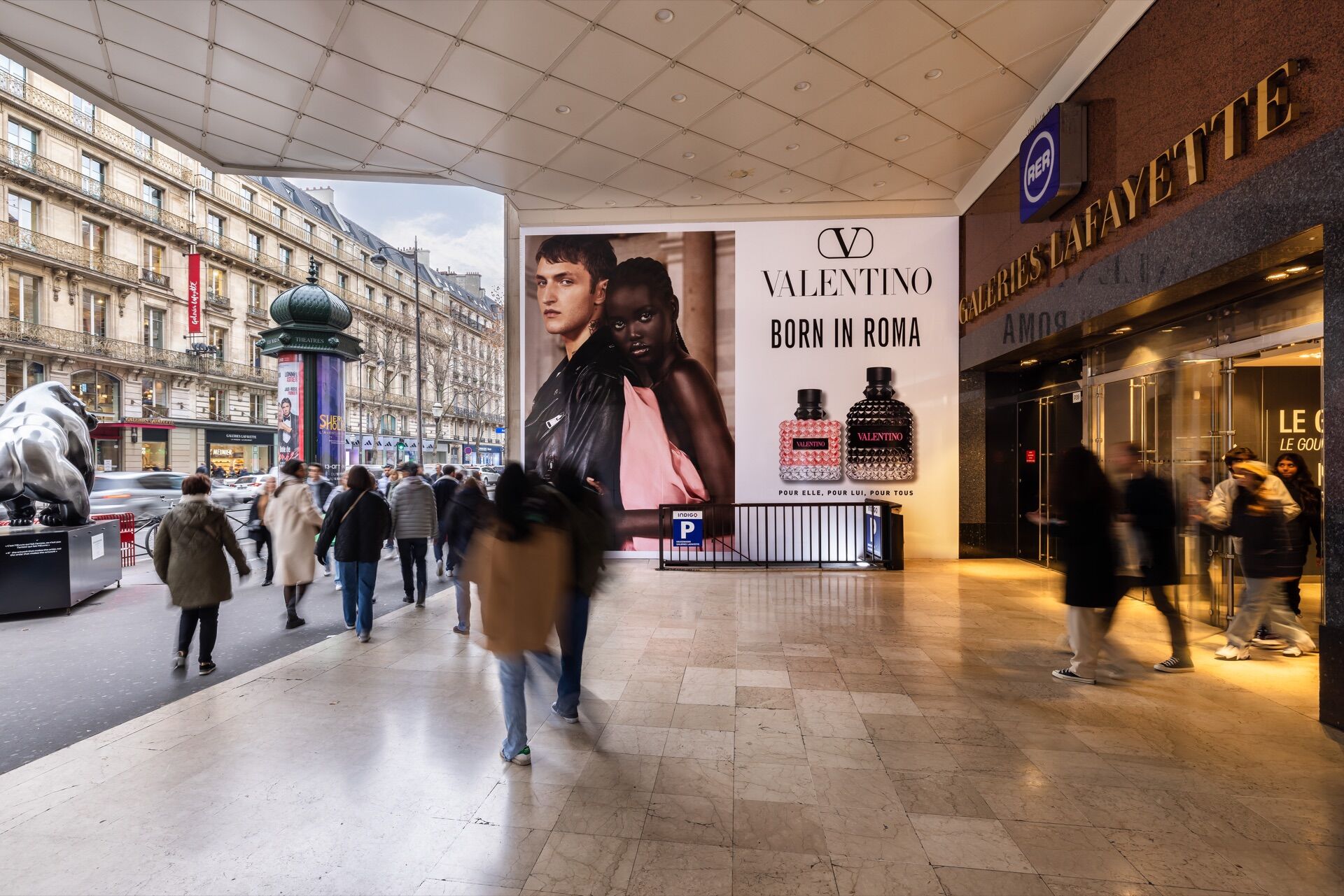 Wallscapes in Paris - Pack London out-of-home advertising