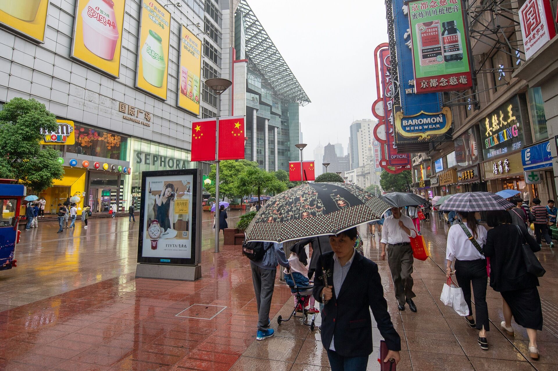 Nanjing Road Street Panels in Shanghai - Pack London out-of-home advertising